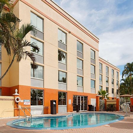 Best Western Fort Myers Inn And Suites Instalações foto